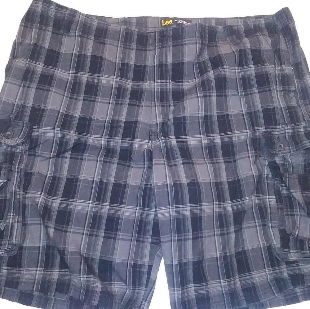 Pair of Lee men's flat front cargo shorts- 48